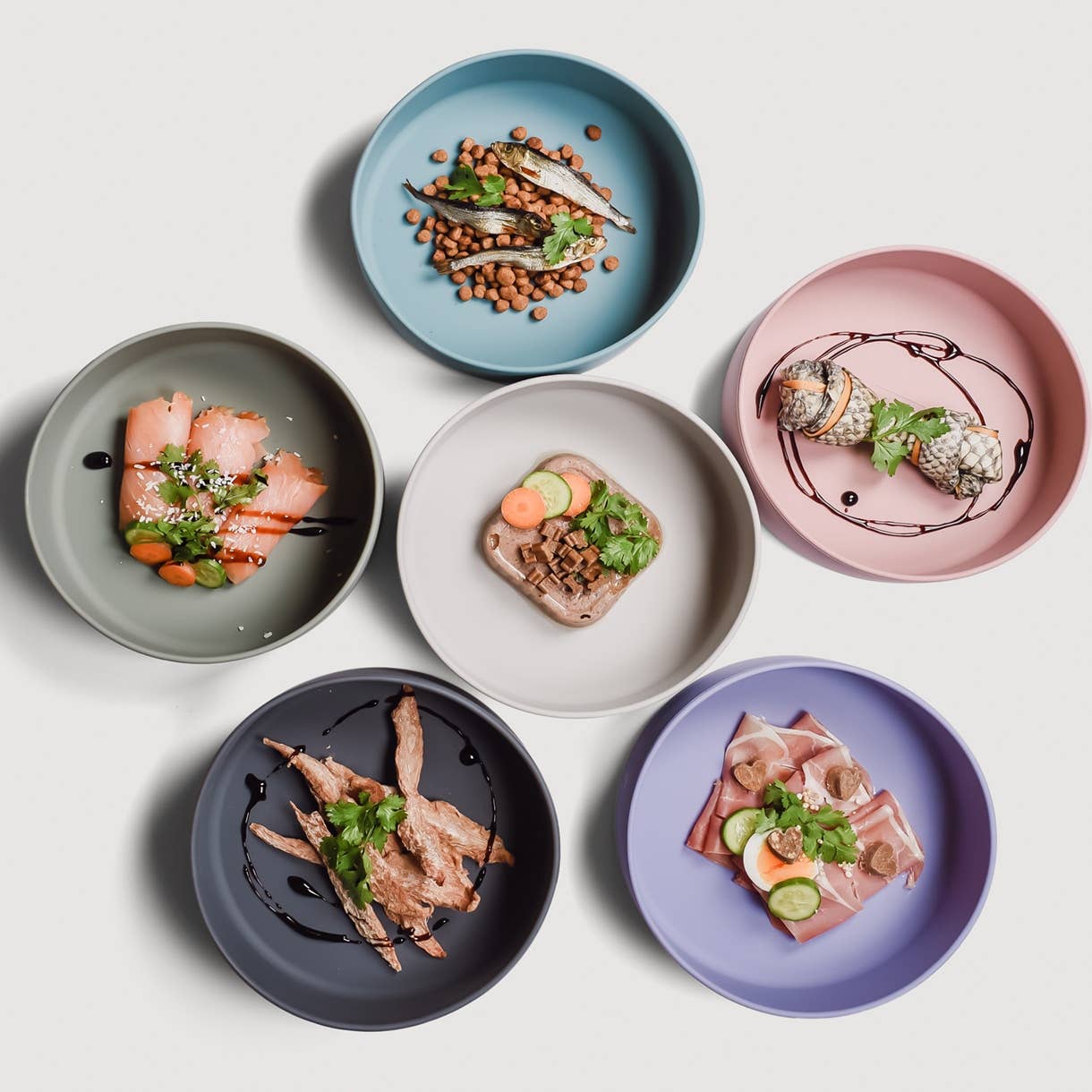 Csúszásmentes szilikon etetőtál kutyáknak és macskáknak