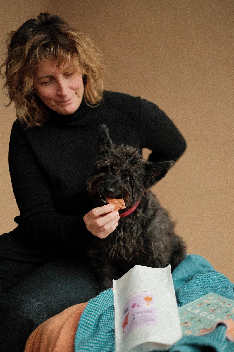 EBKEKSZ kutyakeksz kínáló – utántölthető box + 500 g