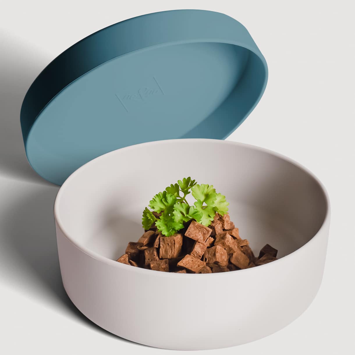 Szilikon etetőtál tetővel